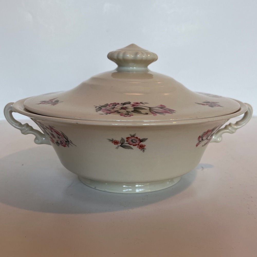 Aberdeen Moss Rose Round Covered Vegetable Dish